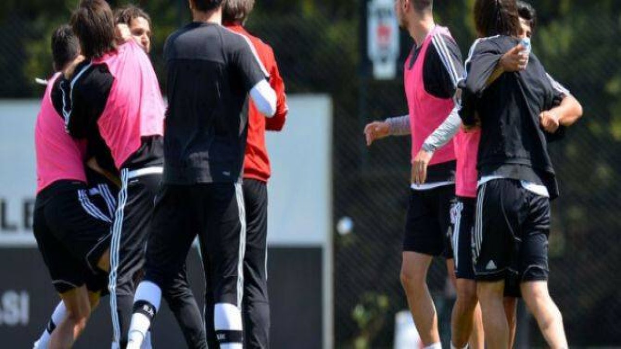 Beşiktaş idmanında tekme tokat kavga!