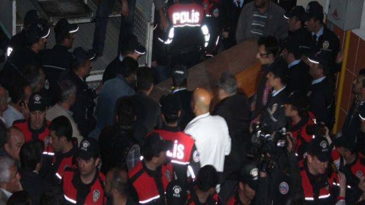 YAŞLI ÇİFT VAHŞİCE ÖLDÜRÜLDÜ