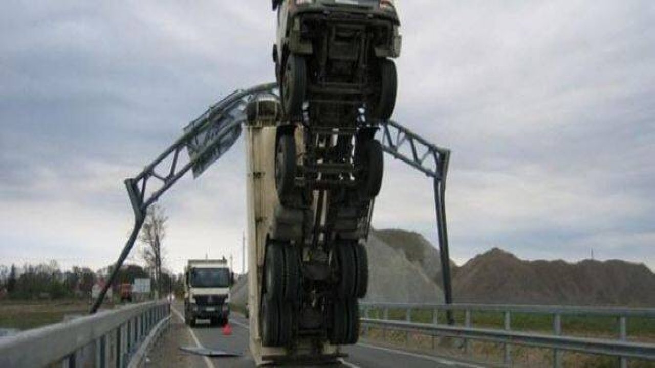 Dünyanın en ilginç trafik kazaları