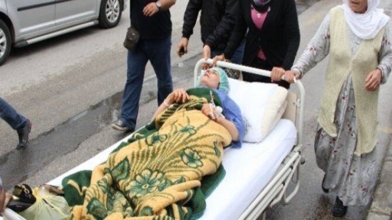 Doktor eşine kızdığı hastasını sokağa attı