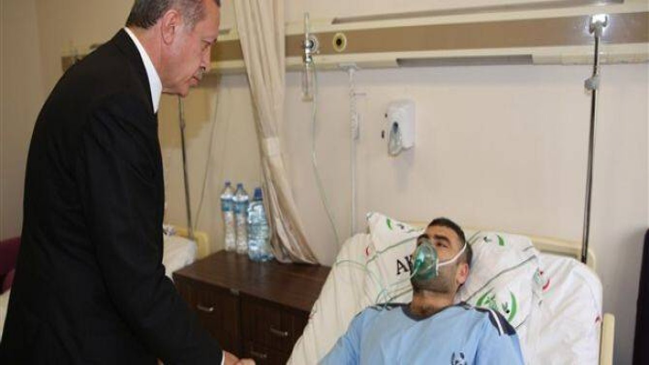 Başbakan yaralıları hastanede ziyaret etti