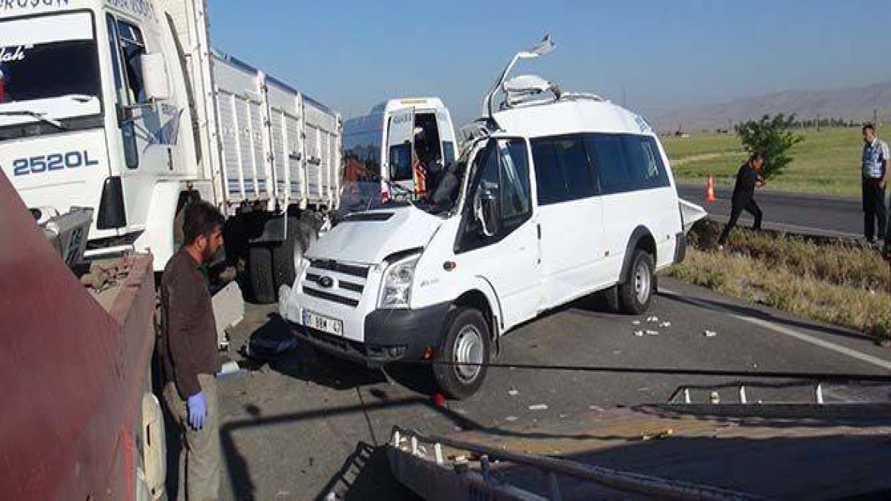 TAZİYEYE GELİRKEN KAZA YAPTILAR