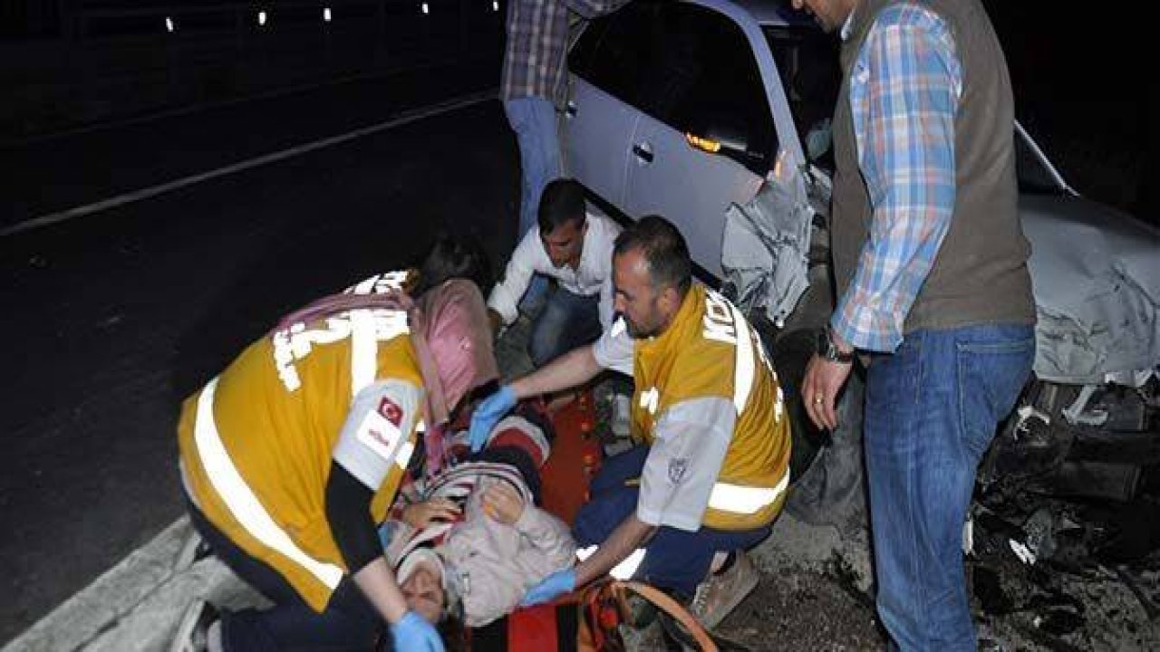 3 aracın karıştığı kazada 2 yaralı