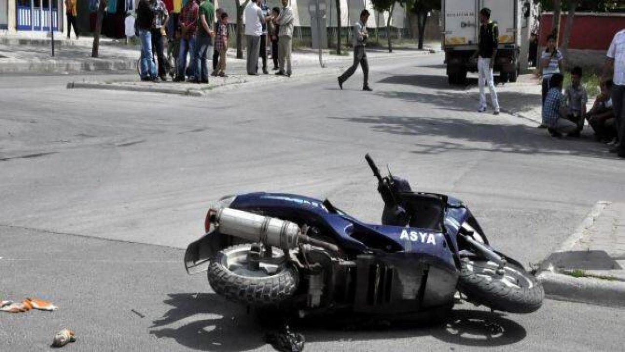 MOTOSİKLETLİ HAYATINI KAYBETTİ