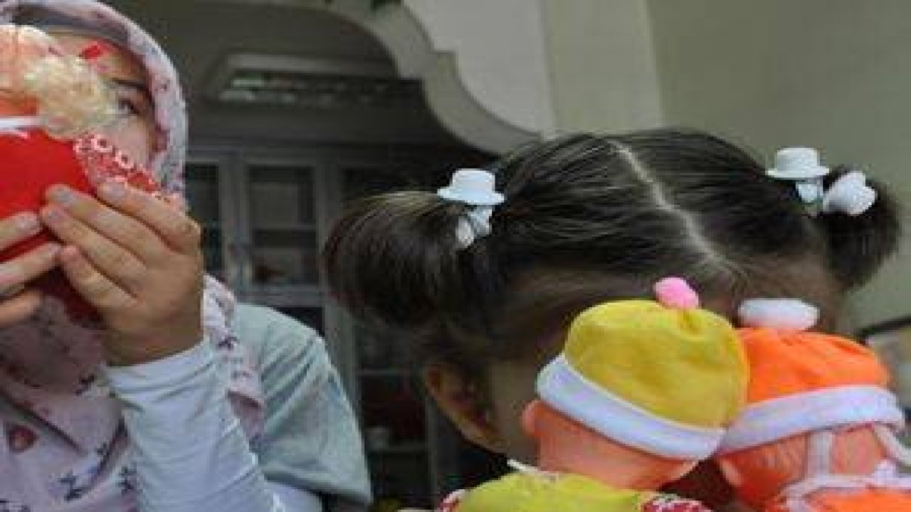 "Onların babası yok, bebeklere sarılıp dertlerini anlatırlar"