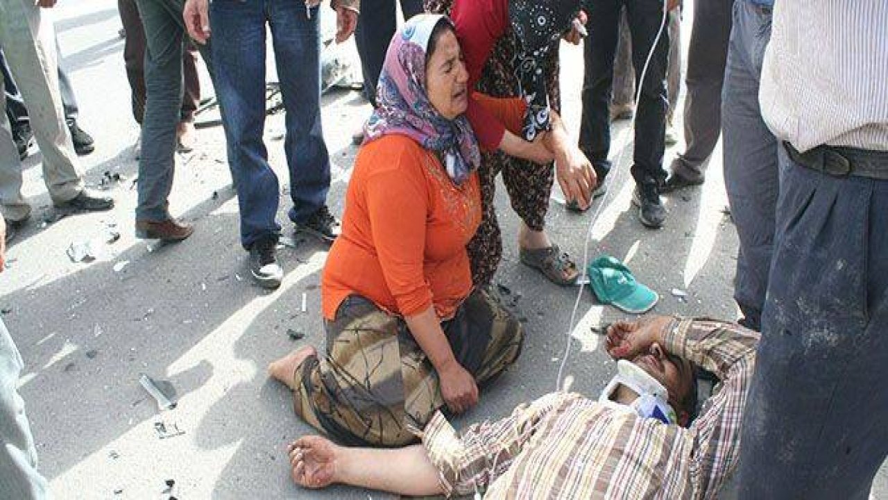 Yaralı eşi için ağladı