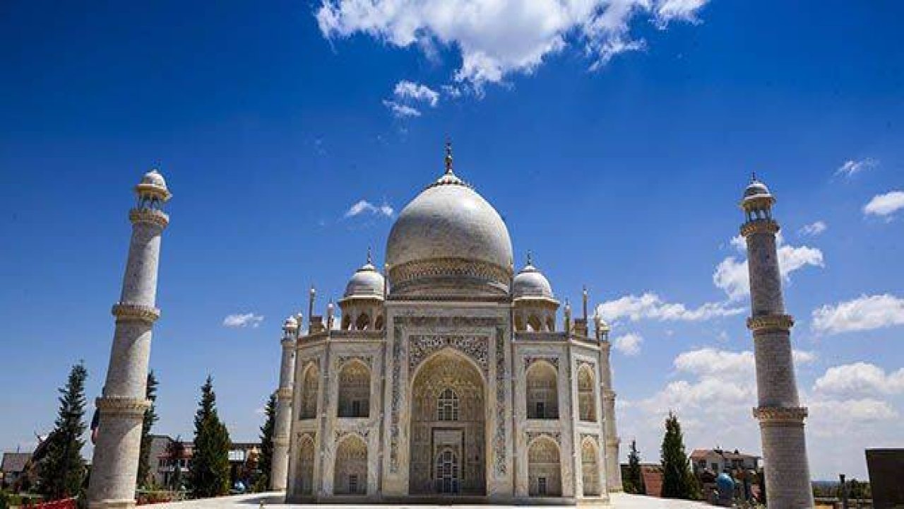 Bozkırın ortasında dinozor sesleri