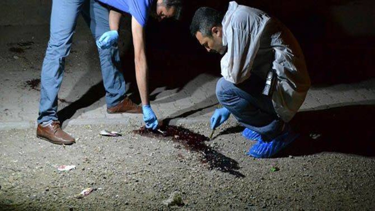 Baba ve oğluna kurşun yağdırdı