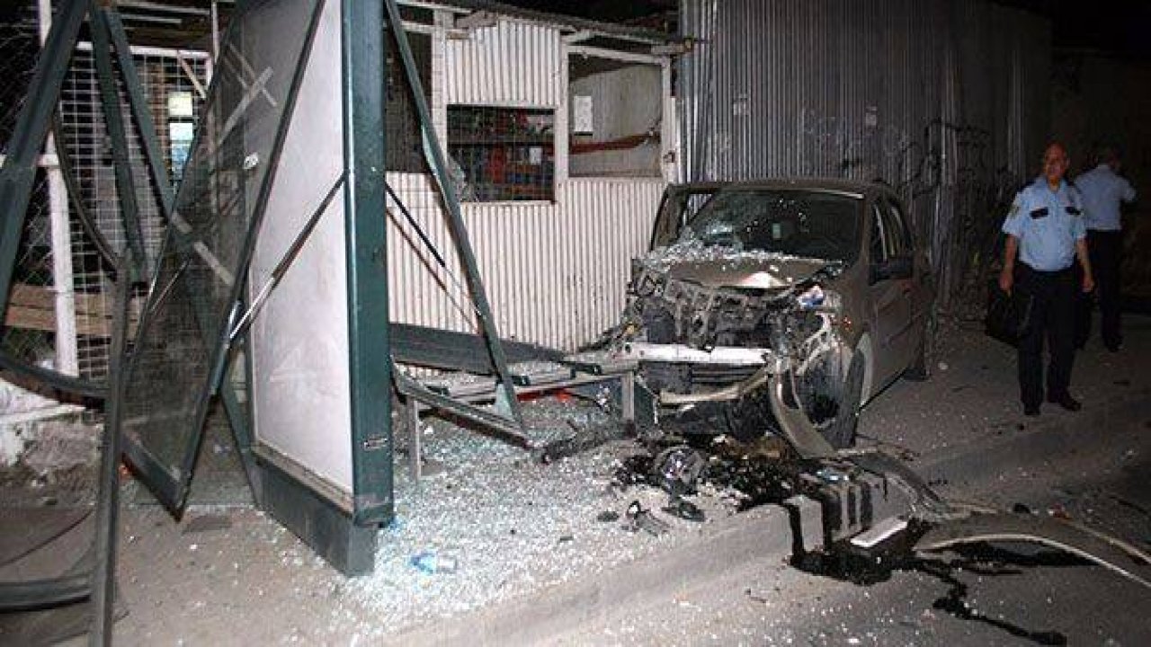 KALDIRIMA ÇIKAN OTOMOBİL YAYAYI EZDİ