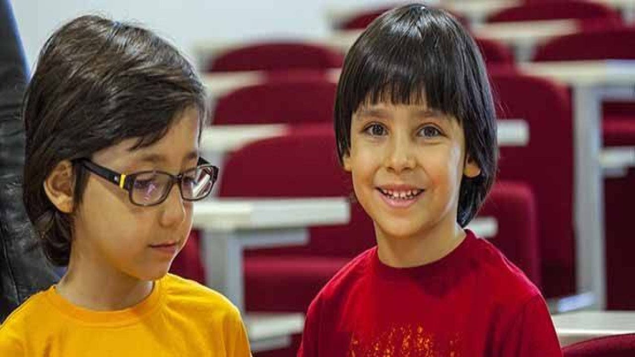 Biri üstün diğeri çok üstün zekalı