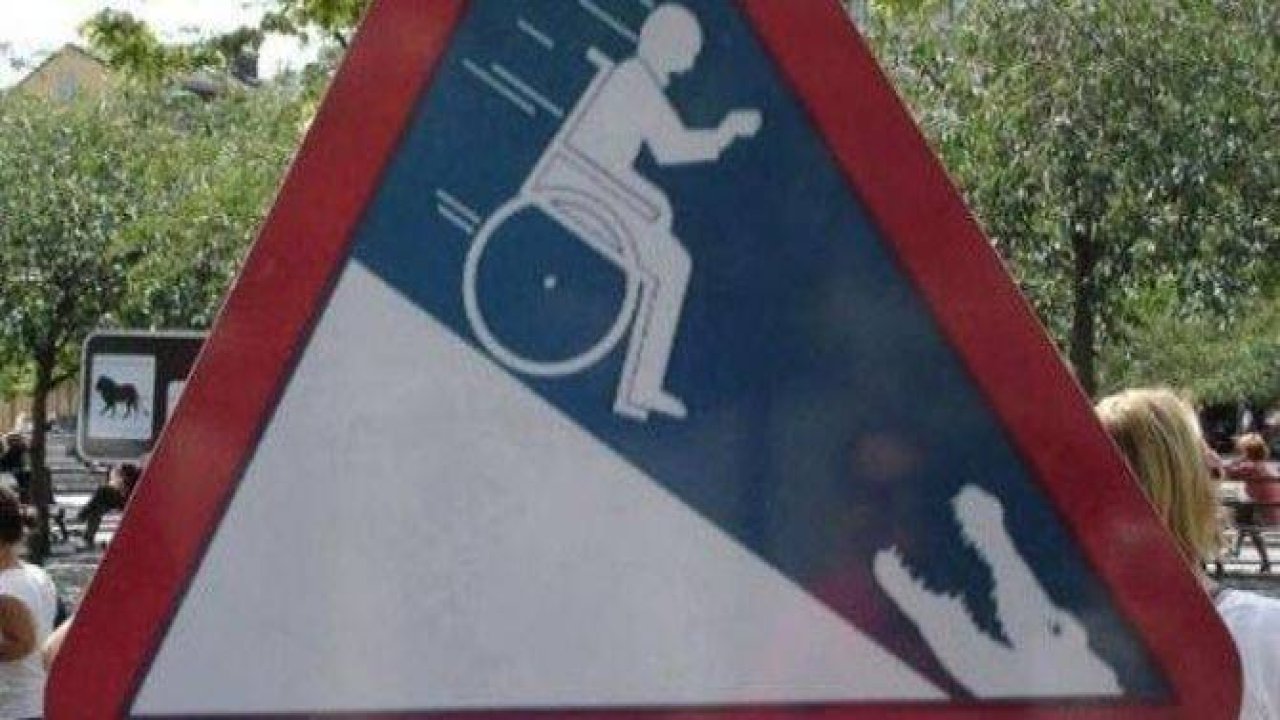 Dünyanın en saçma uyarı levhaları