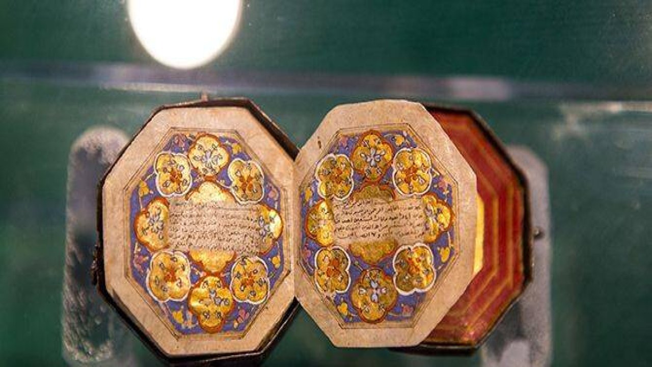 Mevlana Müzesi'nde 4 santimlik Kur'an