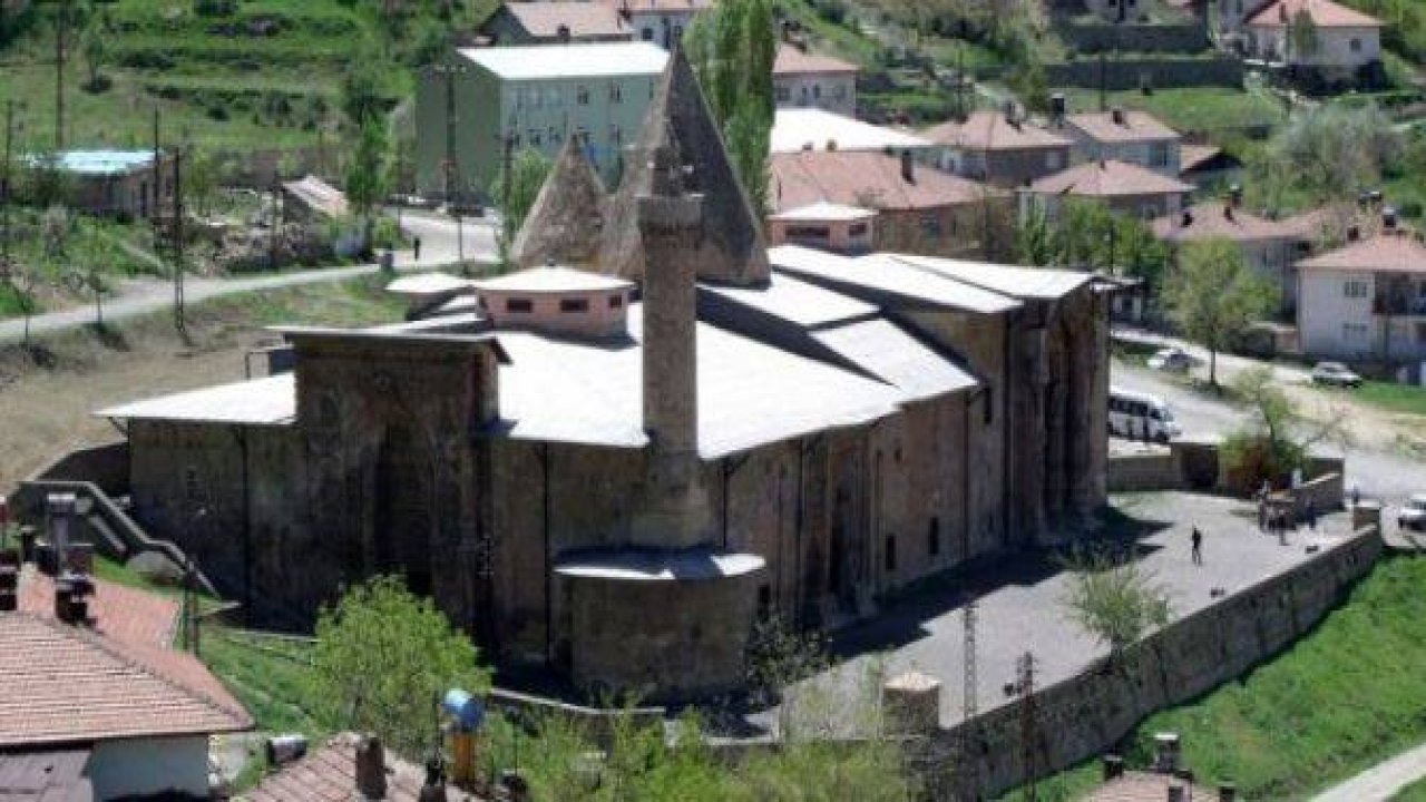 Ziyaretçileri hayrete düşüren silüetler