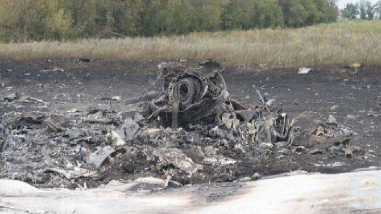 Ukrayna'da düşen yolcu uçağından görüntüler