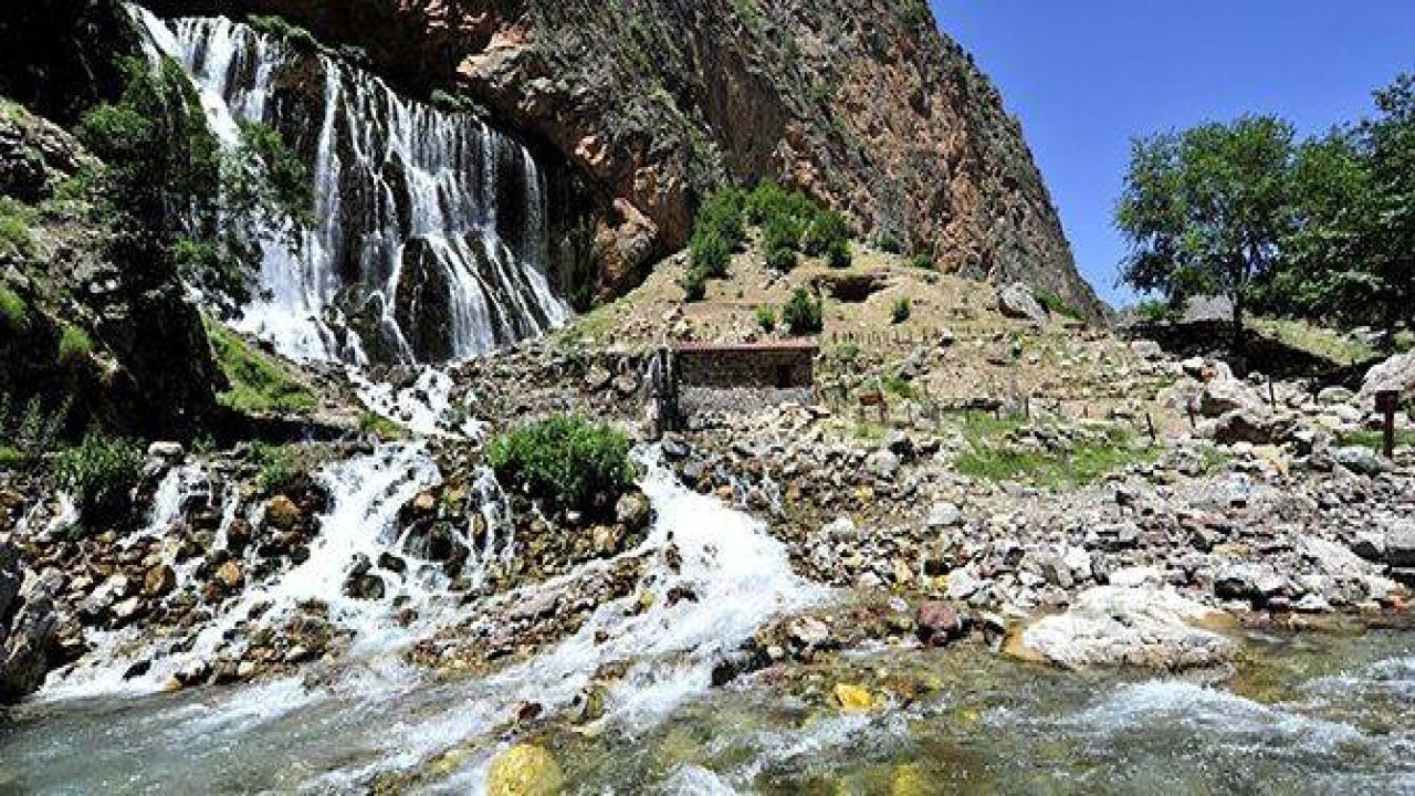 Aladağlar'ın Gizli Cenneti: Kapuzbaşı Şelaleleri