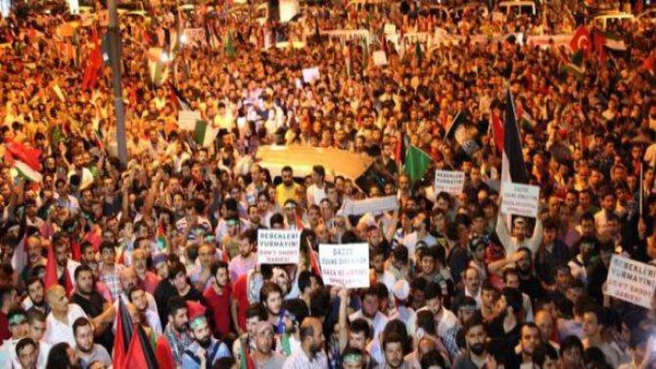 İstanbul'da binlerce kişi İsrail'i lanetledi