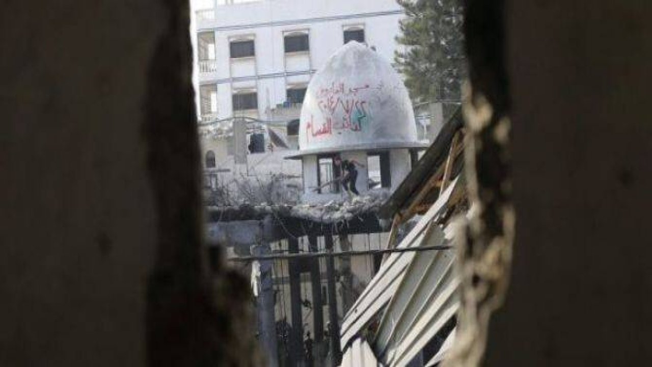 İsrail ordusu 3 camiyi vurdu