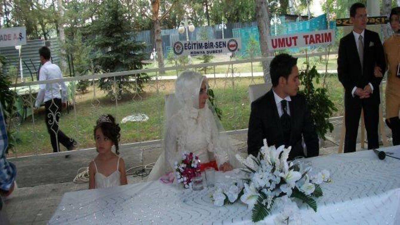 Özensel kızını gelin etti
