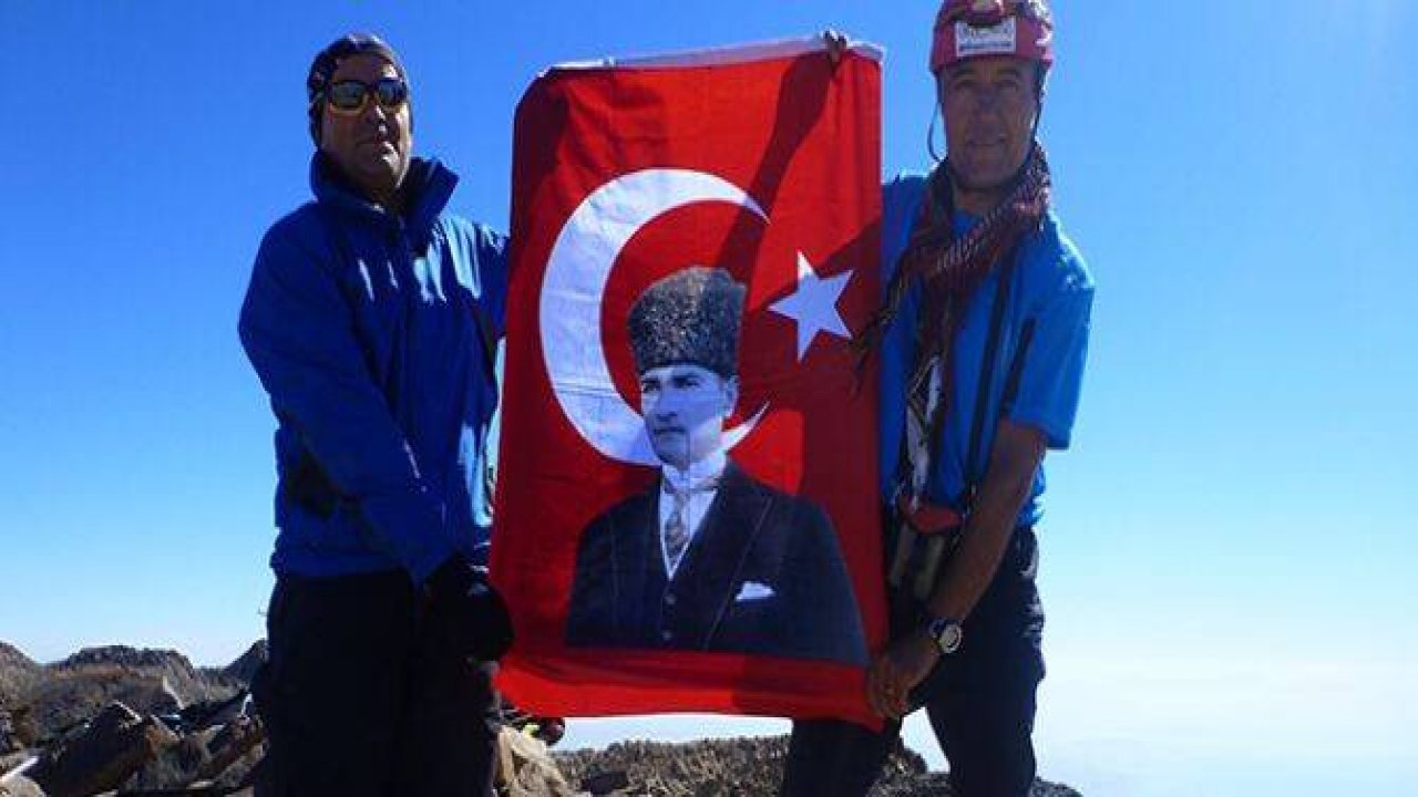Türk dağcılar İran'ın en yüksek dağına çıktı