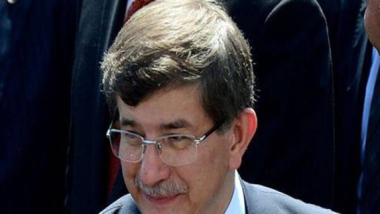 Erdoğan'la Davutoğlu Cuma'yı beraber kıldı