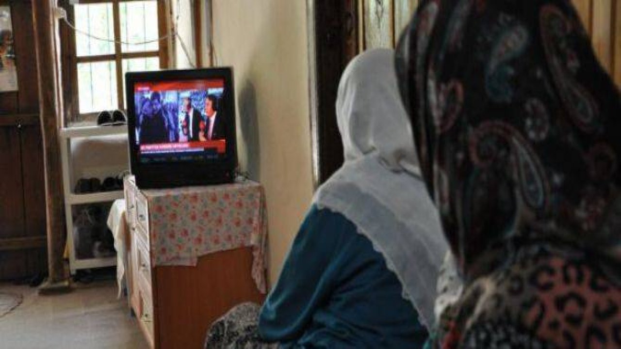 Davutoğlu'nu gözyaşlarıyla izlediler