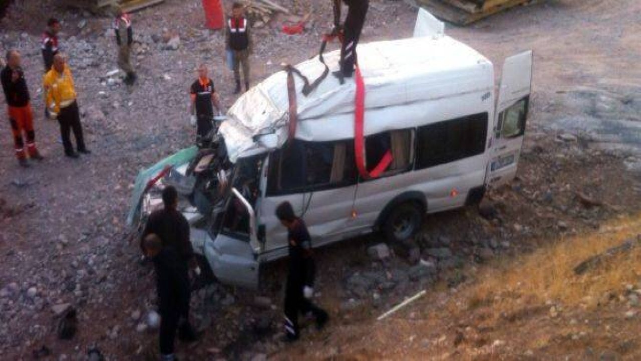 Düğün dönüşü feci kaza: 6 ölü, 4 yaralı