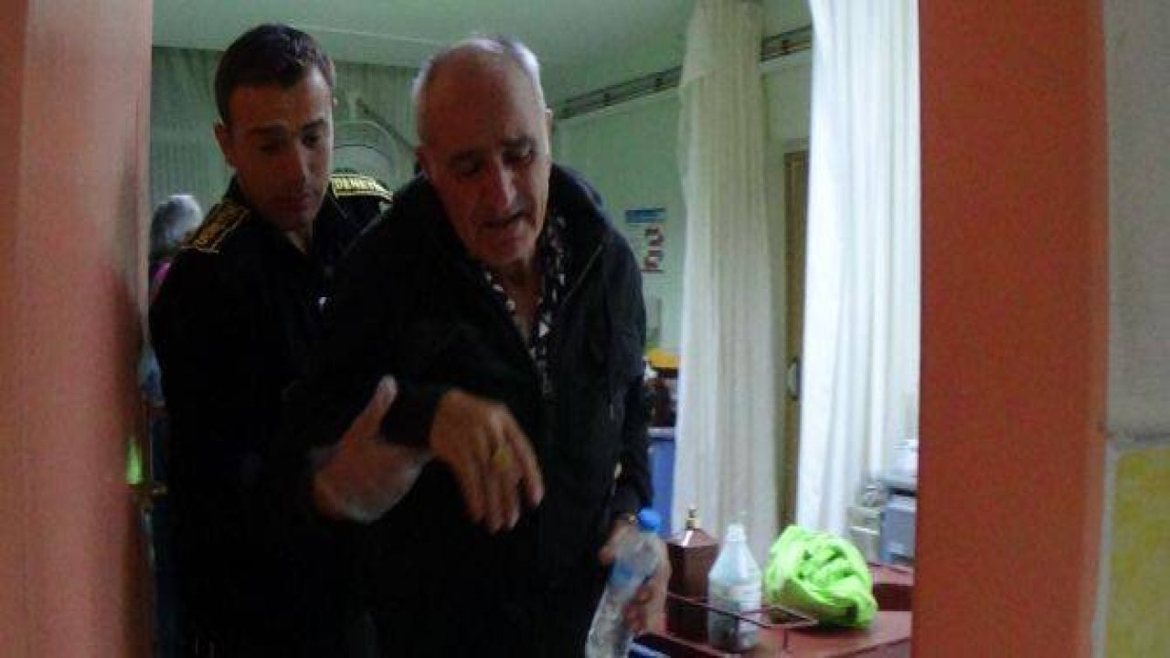 Apartmanın merdiven boşluğundan düşerek öldü