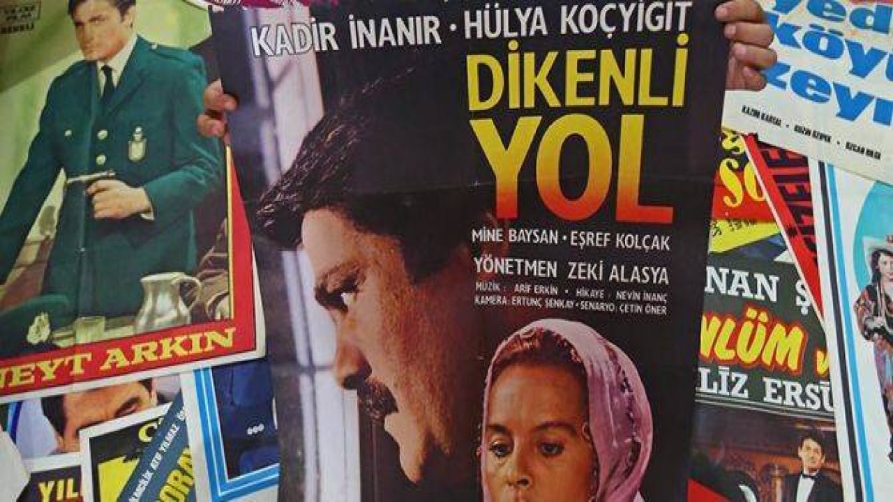 Yeşilçam'ın ünlülerini afişlerde saklıyor