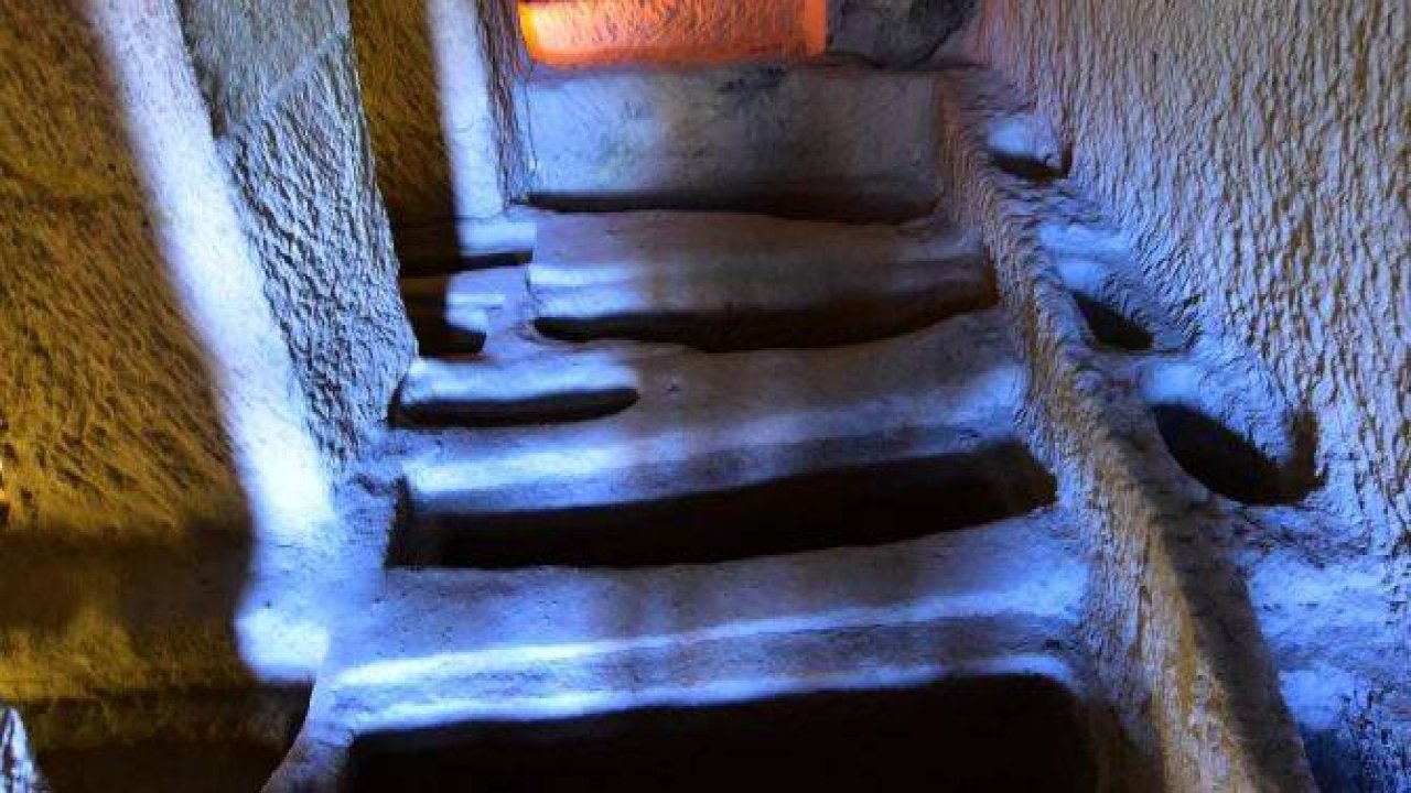 Bin yıllık freskleri turistlerin ilgisini çekiyor