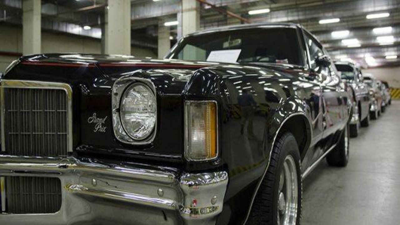 Klasik Amerikan ve İtalyan otomobilleri bir arada