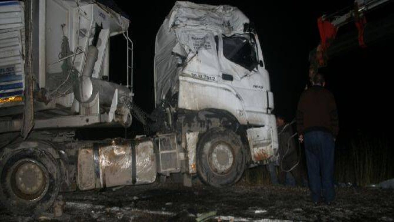 Konya'da TIR devrildi 1 Yaralı