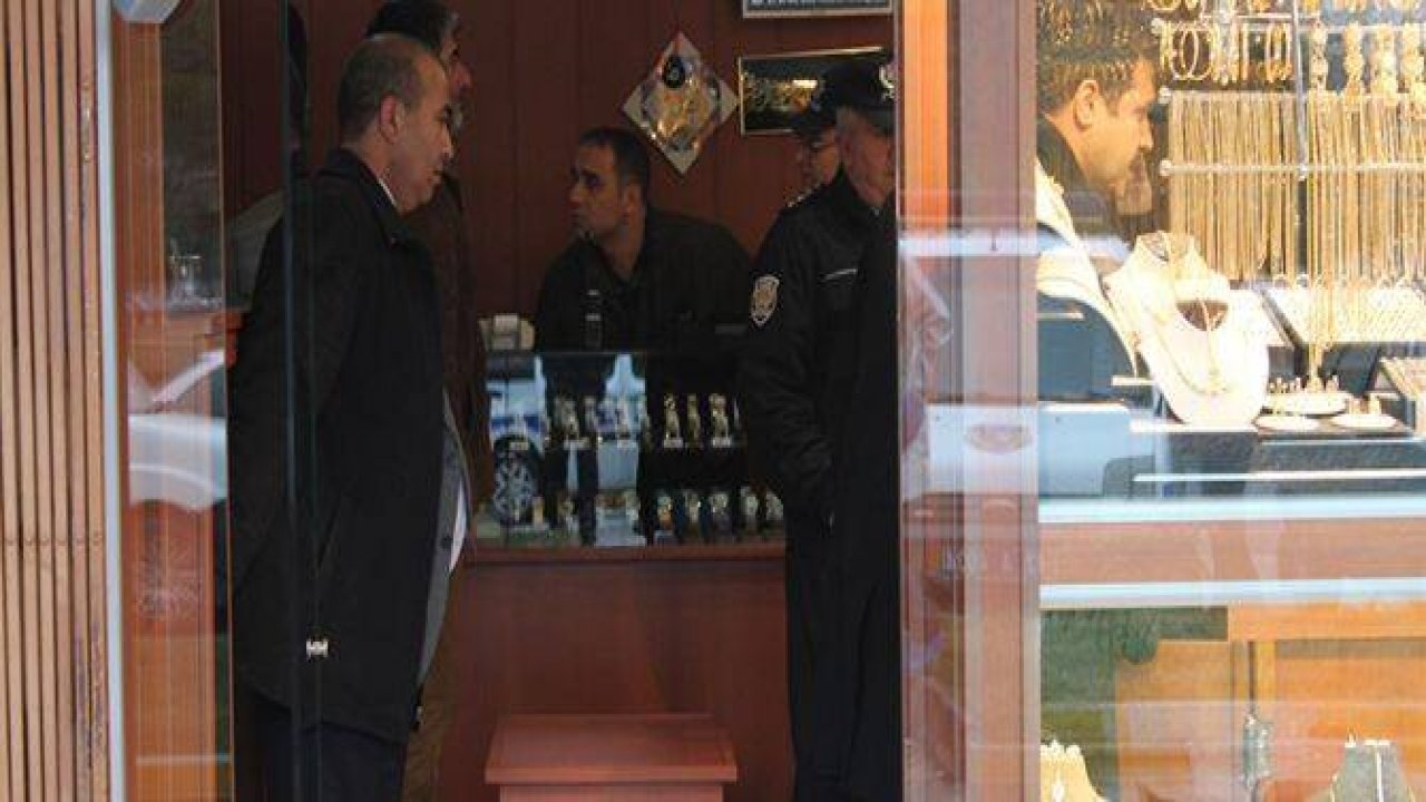 KONYA'DA KUYUMCUYA SOYGUN GİRİŞİMİ