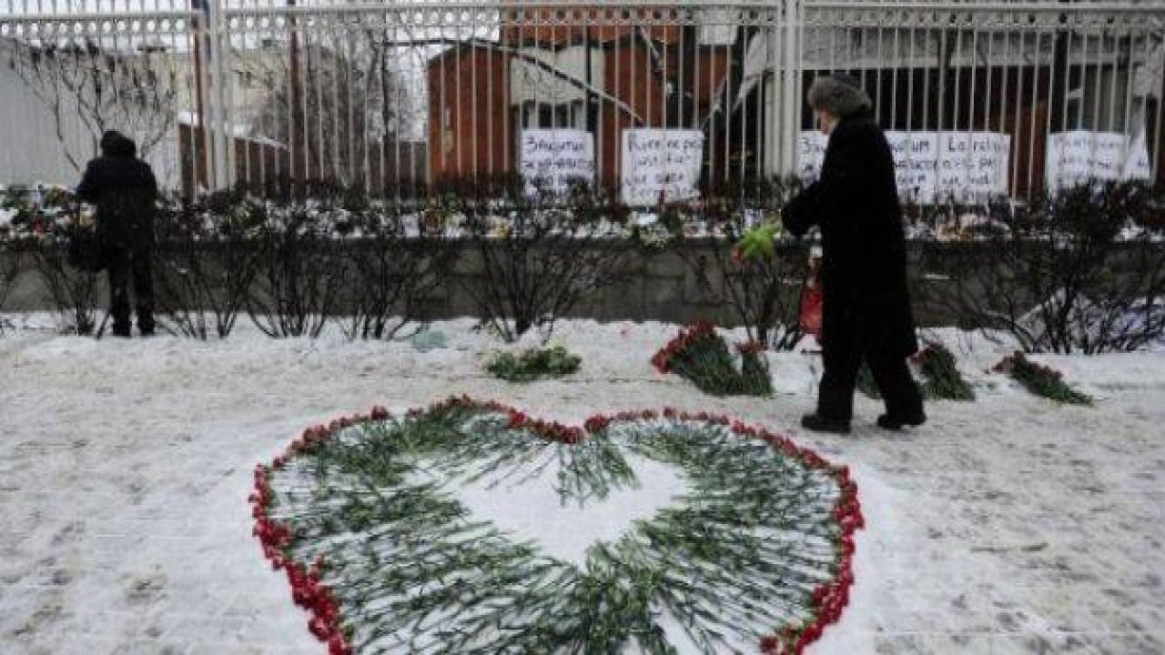 Paris'teki saldırı hayatını kaybedenler anıldı
