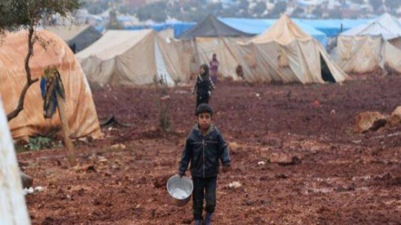 Suriye kamplarında sıcak yemek sevinci