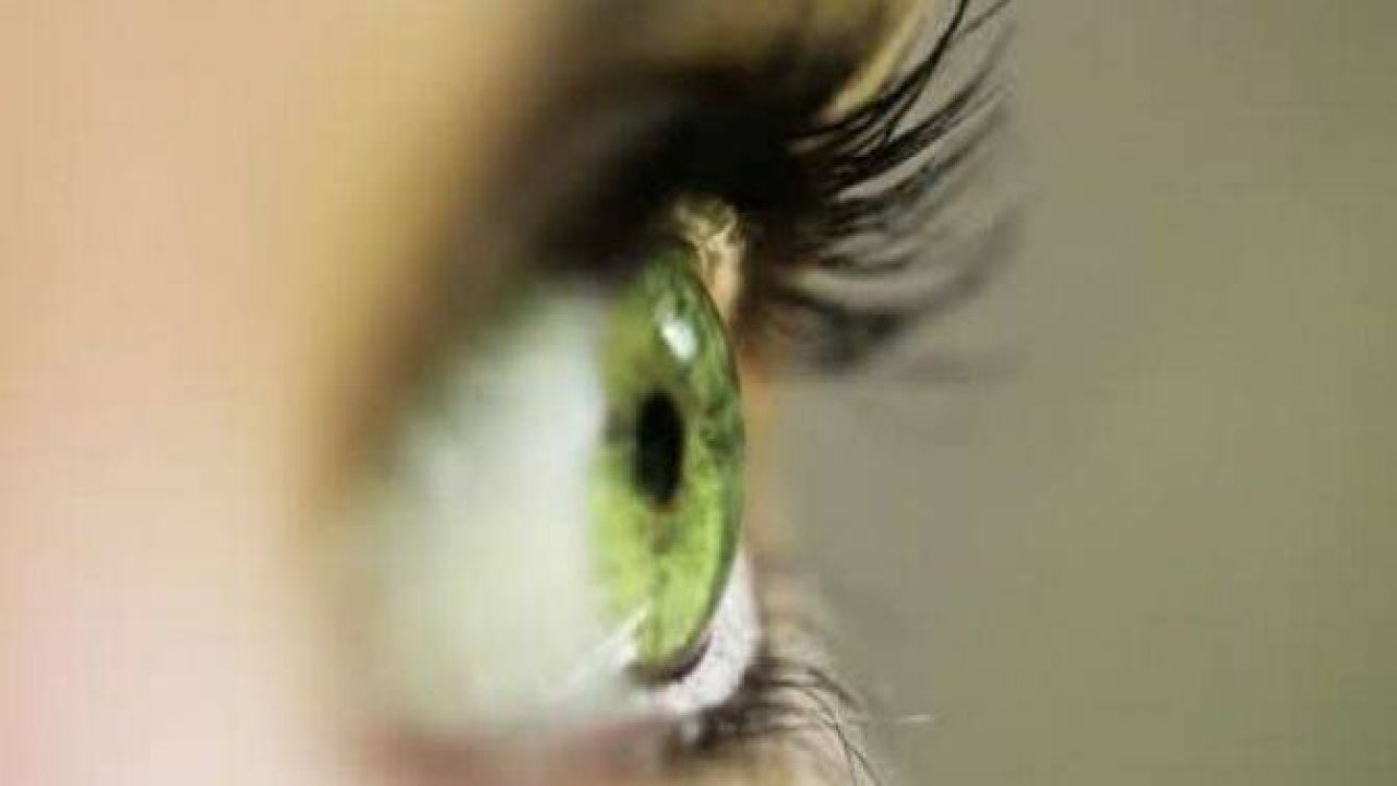 Göz seğirmesi deyip geçmeyin.. O hastalığın belirtisi!