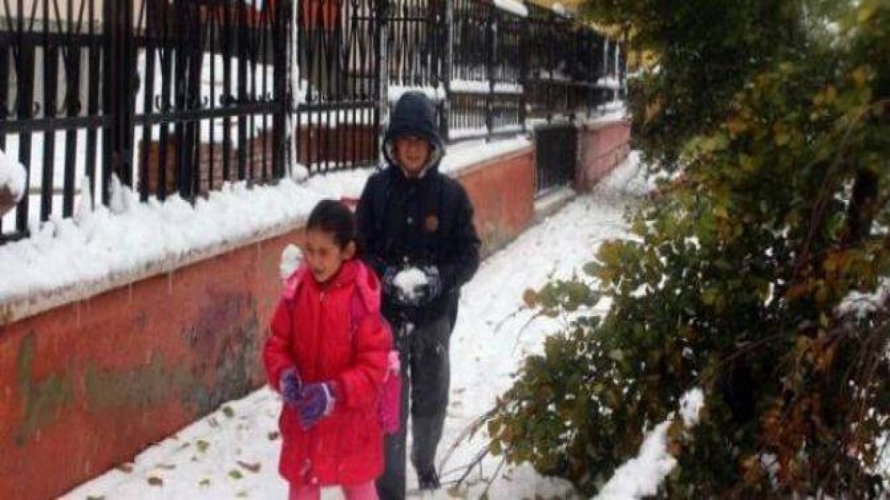 Öğrencilere ilk kar tatili Ardahan Göle'de