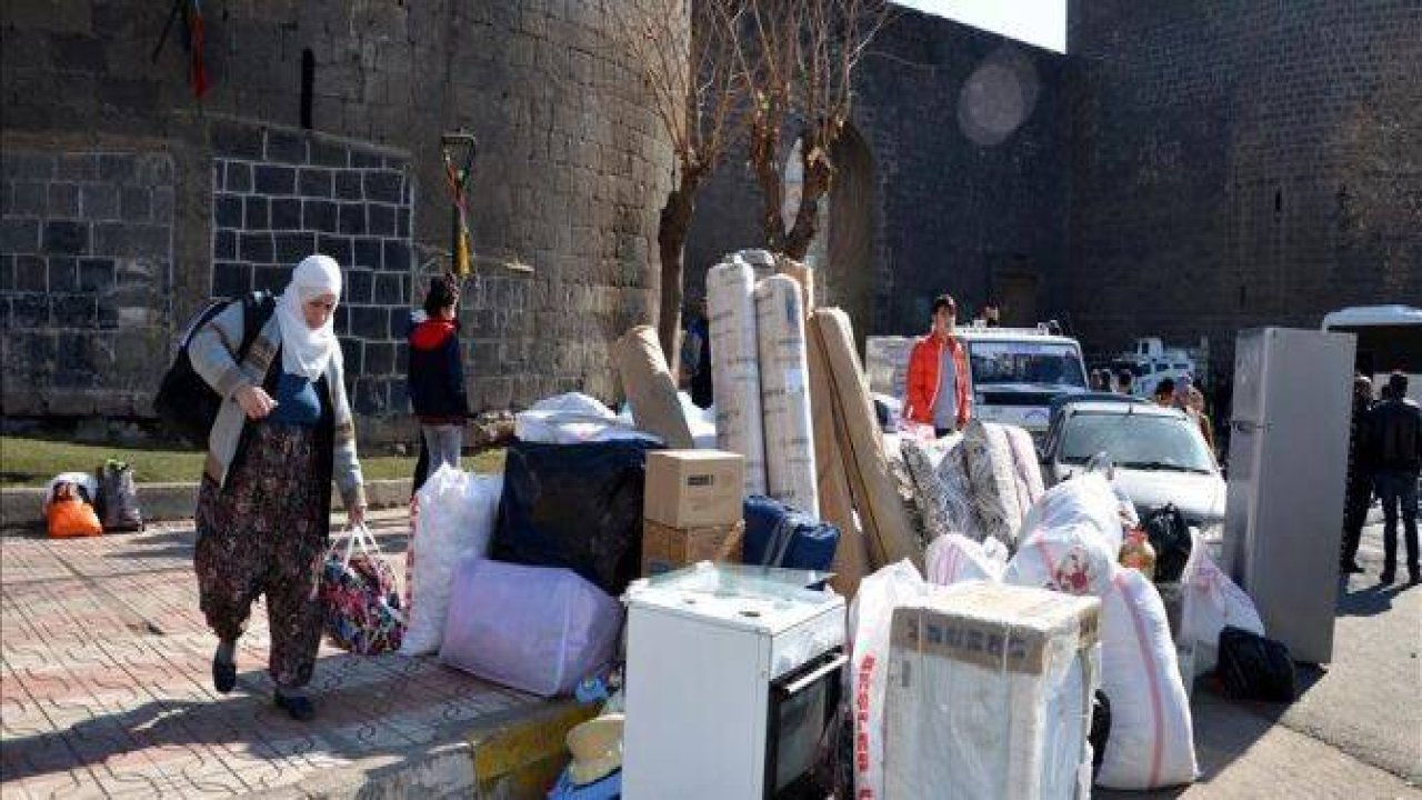 Sur'da vatandaşlar evini terkediyor