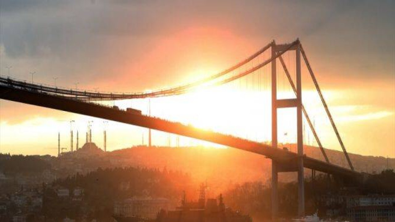 Rus gemileri boğazdan geçti