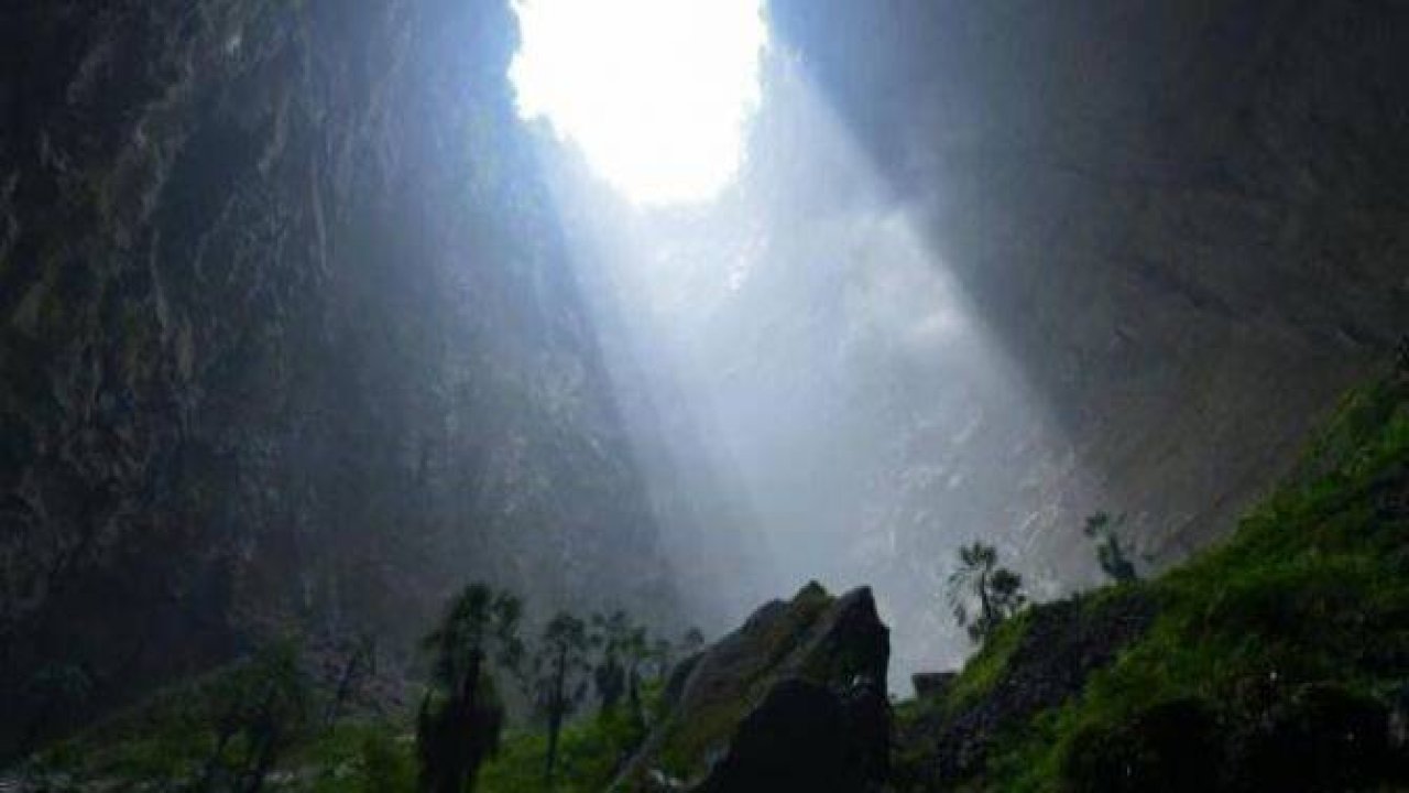 Çin'deki dev mağara ilk kez görüntüledi