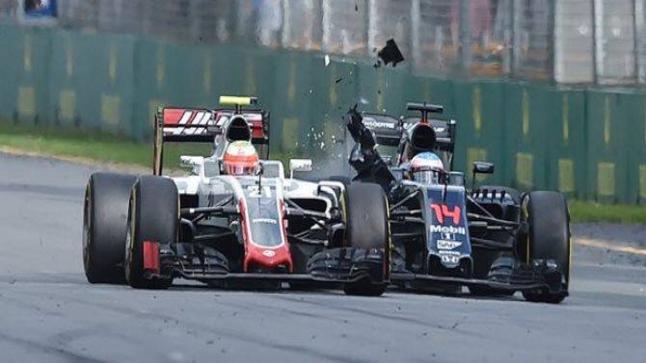 Formula 1'de Alonso kaza yaptı