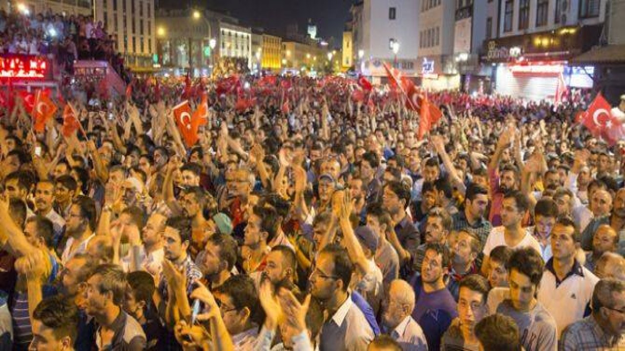 Konya'da Askeri Kalkışmaya büyük tepki