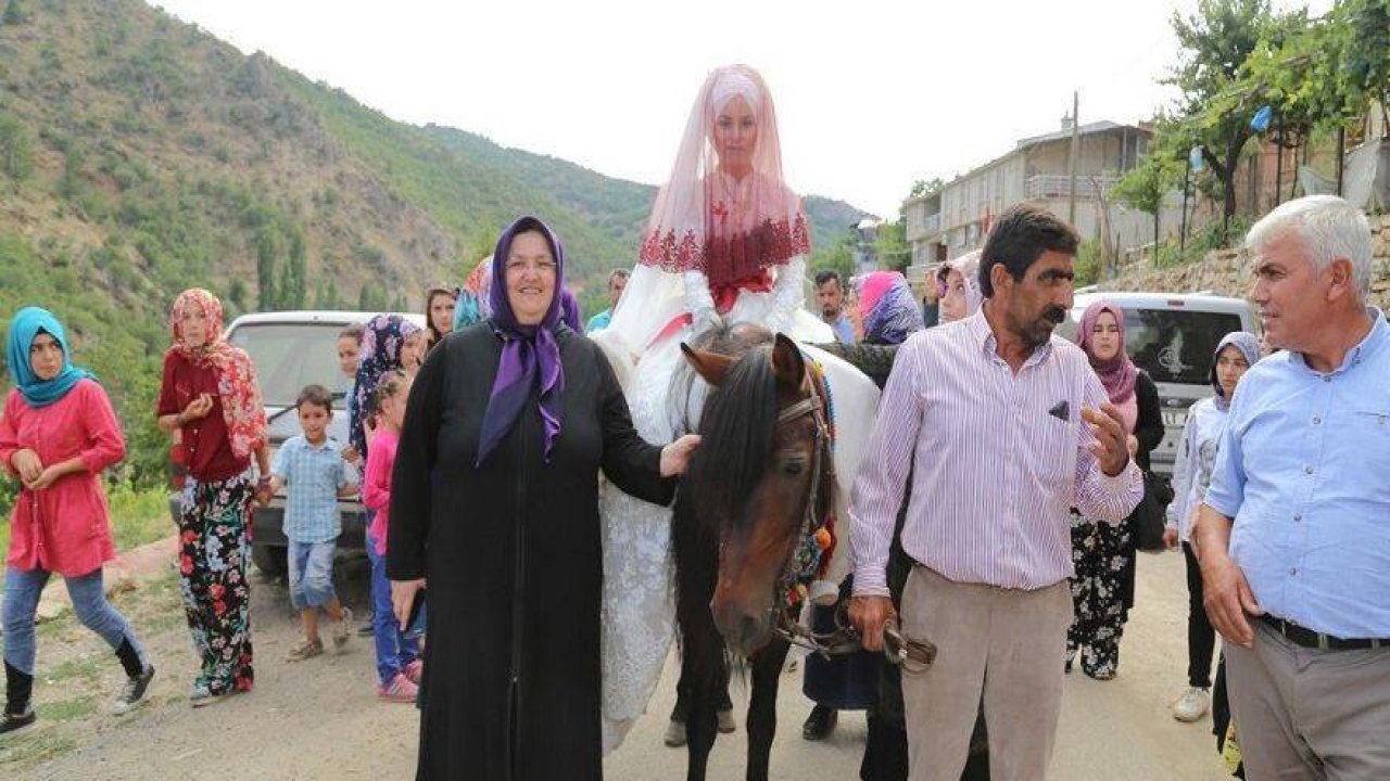 At üzerinde gelin getirme geleneğini yaşattılar