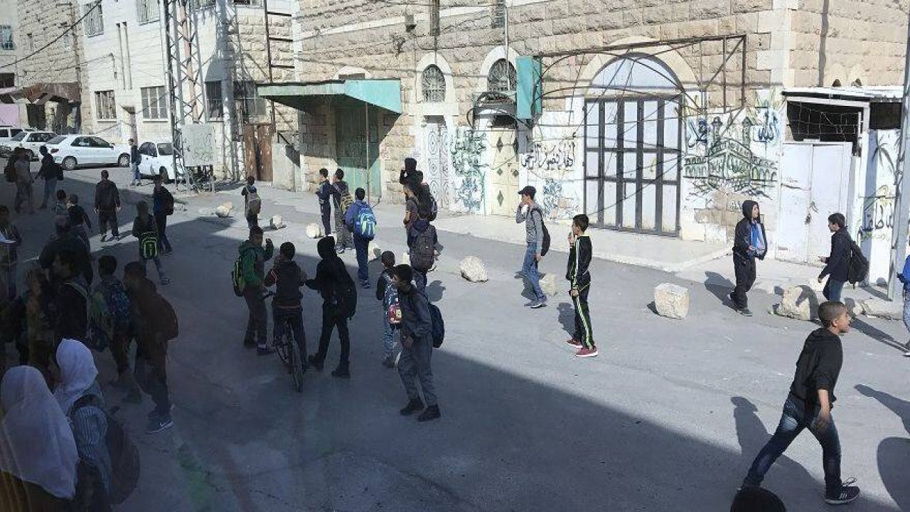 Evlerinde, sokaklarında esir insanların şehri: El Halil