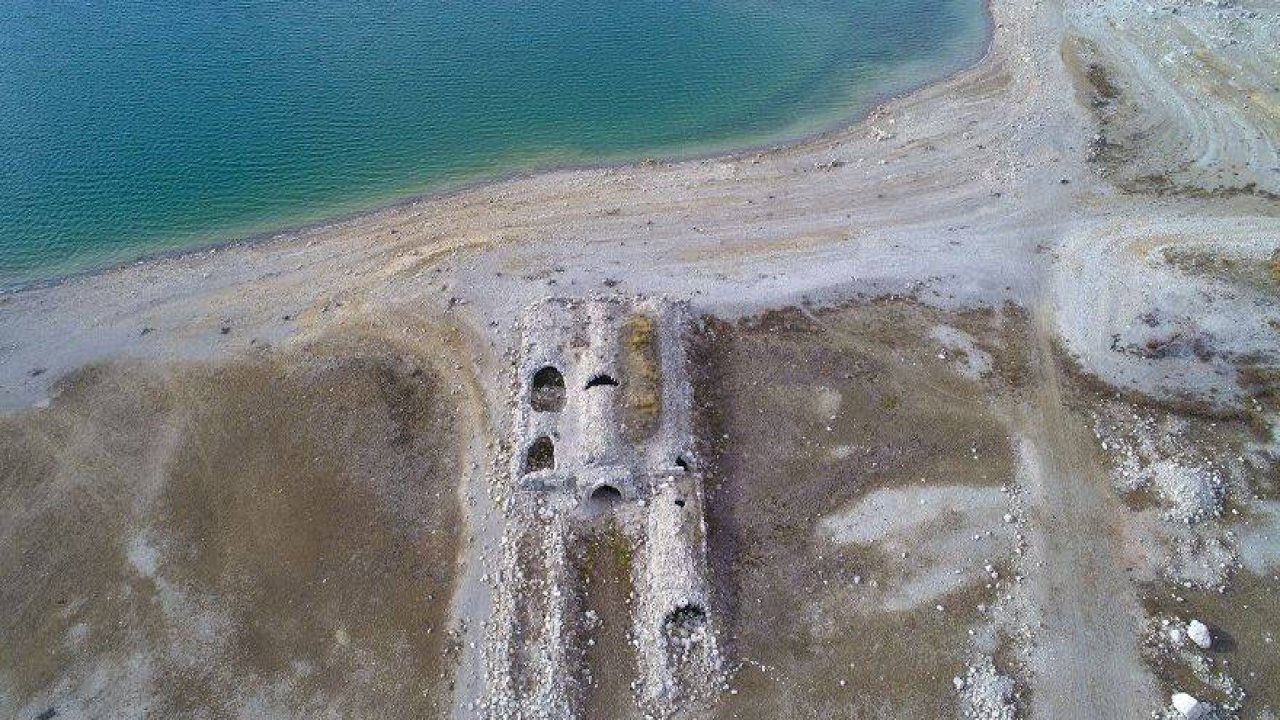 Baraj suyu çekilince Selçuklu hanı ortaya çıktı