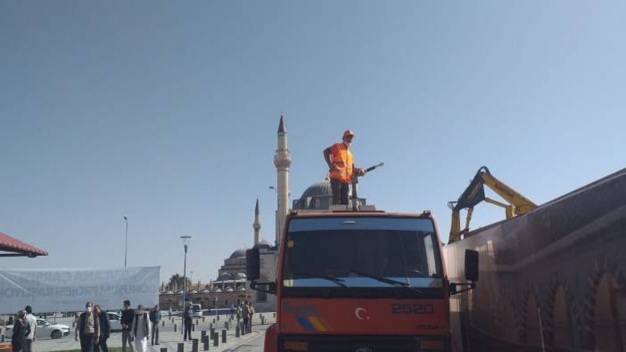 Mevlana Çarşısı yıklıyor