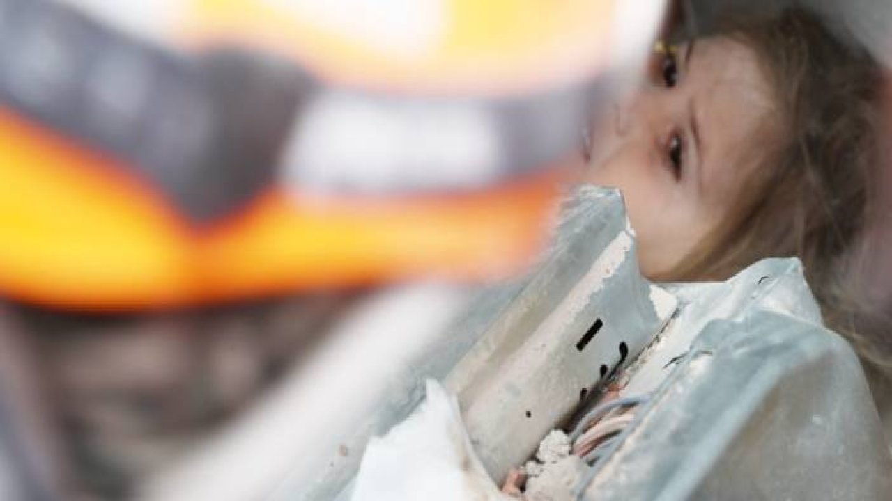 Ayda Bebek 91 saat sonra Allahu ekber ve alkışlar eşliğinde kurtarıldı