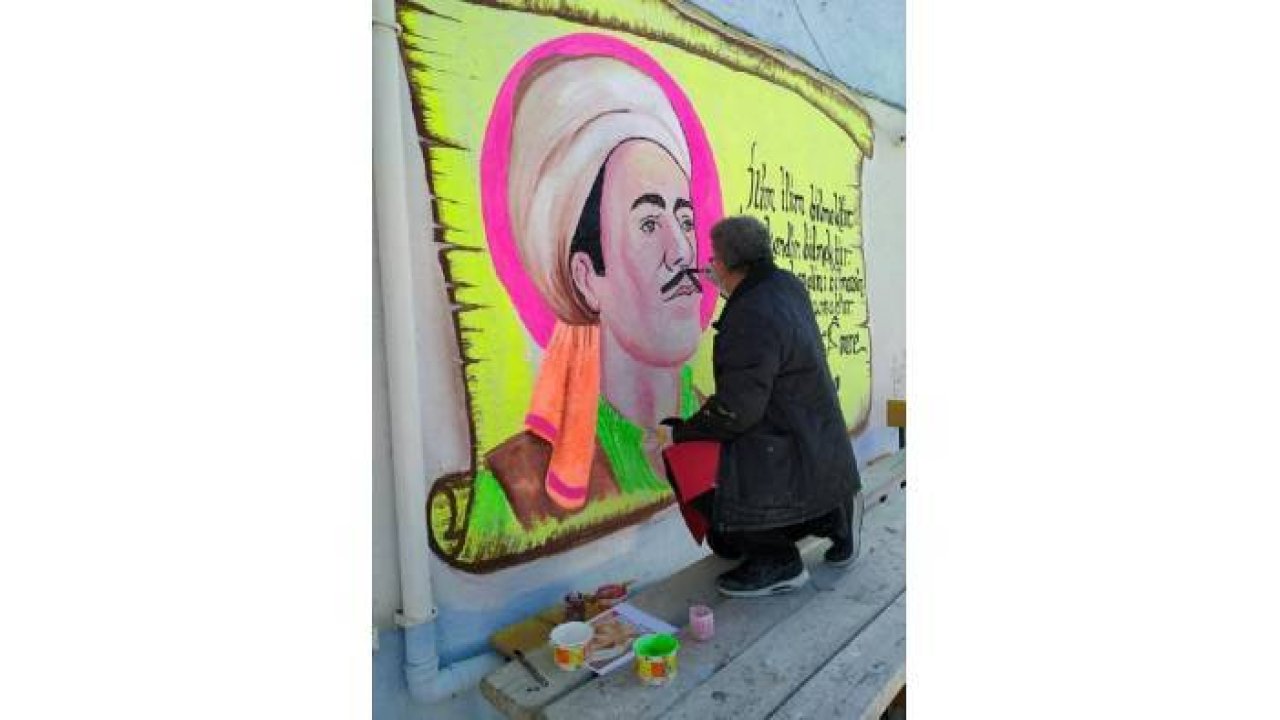 Konya'da okul duvarları karikatürist Mehmet Duru'nun çizimleriyle renklendi