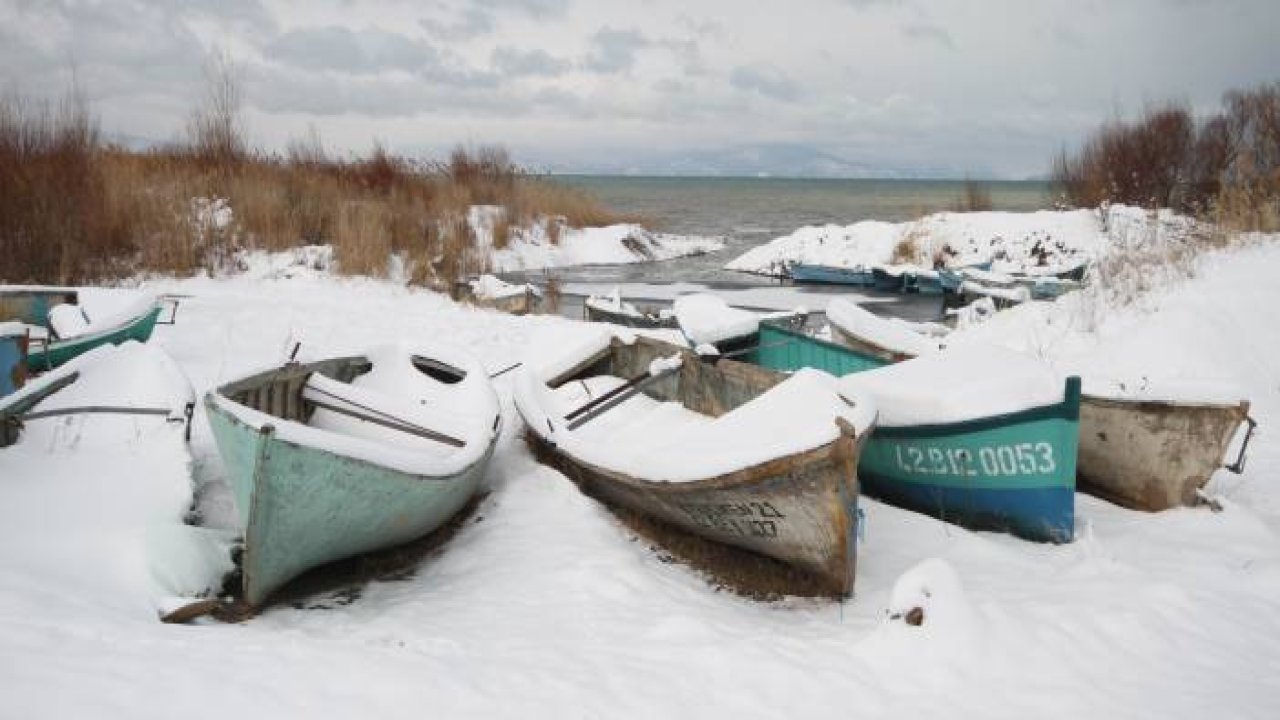 Beyşehir gölüne kar ve buz hakim oldu