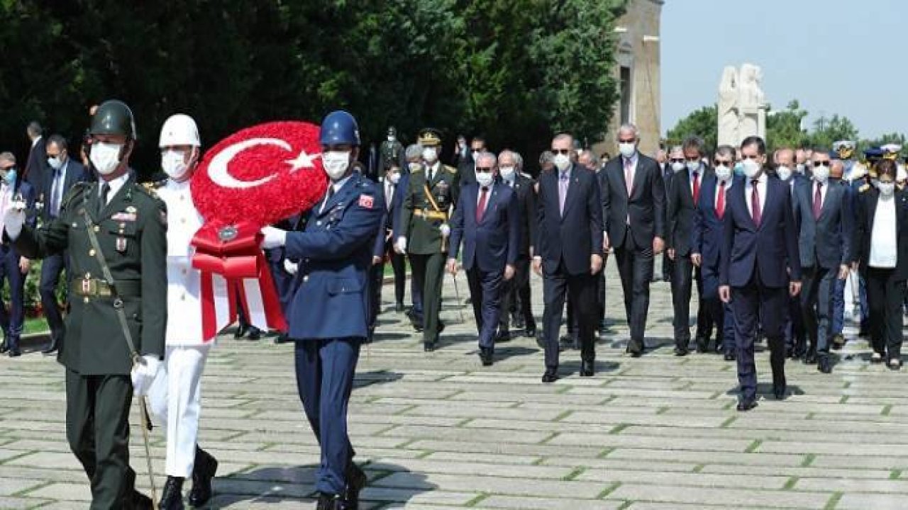 Cumhurbaşkanı Erdoğan başkanlığındaki devlet erkanı, Anıtkabir'i ziyaret etti