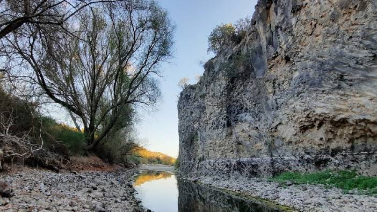 Manisa'daki Adala Kanyonu'nda sular çekildi